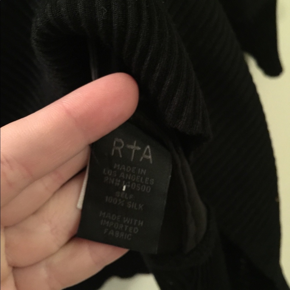 Beautiful R + A silk top - Picture 5 of 6